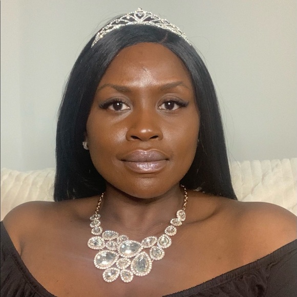 Poshmark Ambassador • 🇨🇦 • Model • Actor - Picture 9 of 15